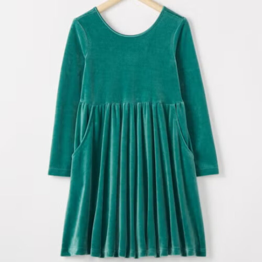 Hanna Andersson Green Super Twirl Velour Dress. Long Sleeve w/ pockets. Size 10